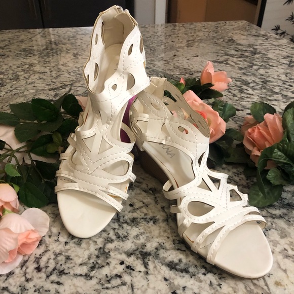 Diviana Zip Back Low Healed Wedges Womens Size 10 White with 2” Heels New In Box - Picture 2 of 12